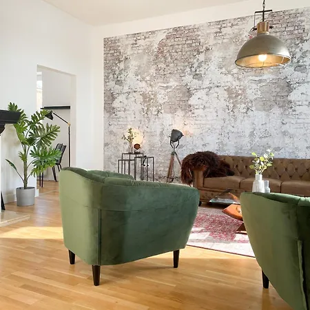 Altbauwohnung Mit Schleiblick - Erster Stock