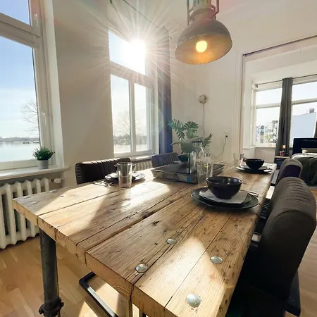 Altbauwohnung Mit Schleiblick - Erster Stock