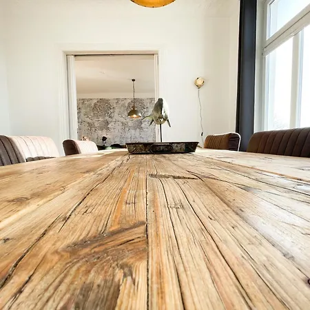 Altbauwohnung Mit Schleiblick - Erster Stock