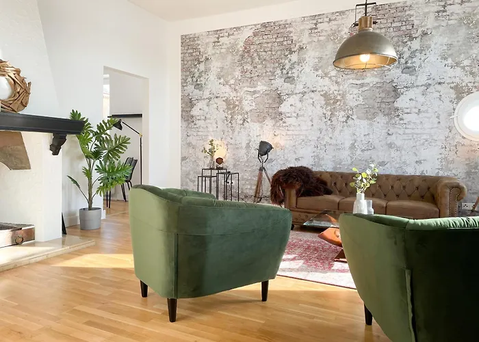 Altbauwohnung Mit Schleiblick - Erster Stock