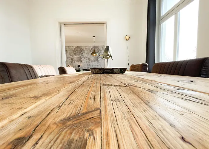 Altbauwohnung Mit Schleiblick - Erster Stock